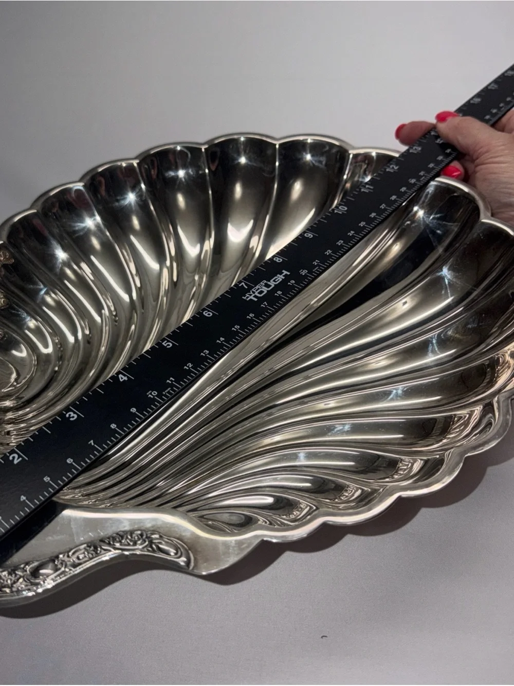 WM Rogers Victorian Rose 1995 Silverplate Shell Bowl Handled Serving Tray